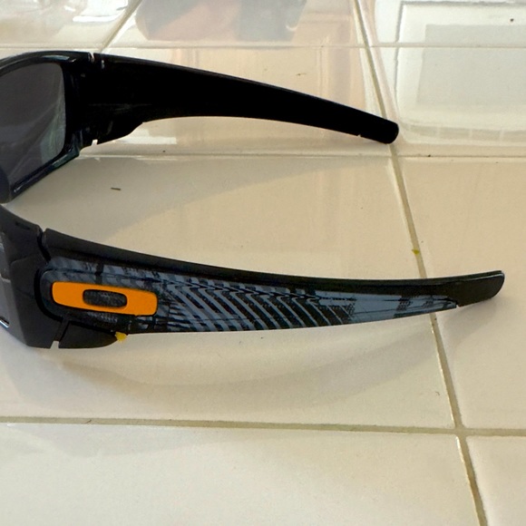 Oakley Fuel Cell Max Fear Light Sunglasses - Picture 2 of 3